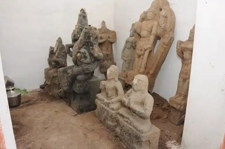 Arulmigu Vairaperumal Temple, Vairamangalam - 638312 அருள்மிகு வைரப்பெருமாள் திருக்கோயில், Vairamangalam - 638312, Erode - Ancient Temple Architecture and History Image 3