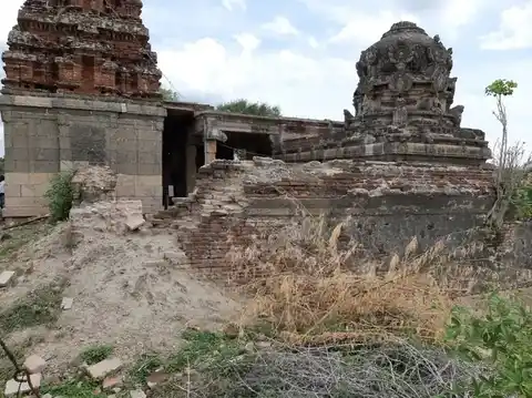 Arulmigu Vaithiyanatha Swami and Varaharaja Perumal Temple, Rettakuriji - 606304 அருள்மிகு கைத்தவநாதீஸ்வரர் மற்றும் வரதராஜப்பெருமாள் திருக்கோயில், ரெட்டகுறிஞ்சி - 606304, Cuddalore - Ancient Temple Architecture and History Image 7
