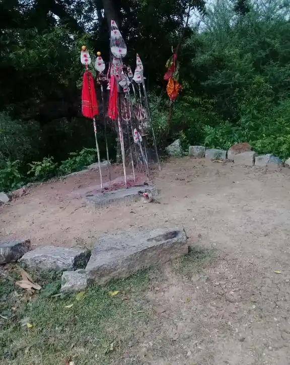 Arulmigu Vaiyakaruppar Temple, Ulagampatti, Ulagampatti - 630410 அருள்மிகு வையகருப்பர் திருக்கோயில், Ulagampatti, Ulagampatti - 630410, Sivagangai - Ancient Temple Architecture and History Image 2