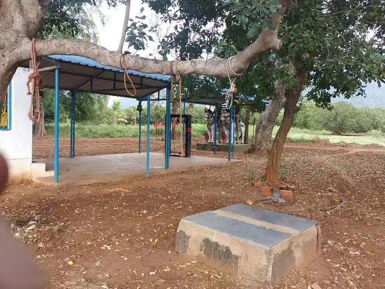 Arulmigu Valaikattukaruppannaswamy Temple, Periya Pallamparai - 637404