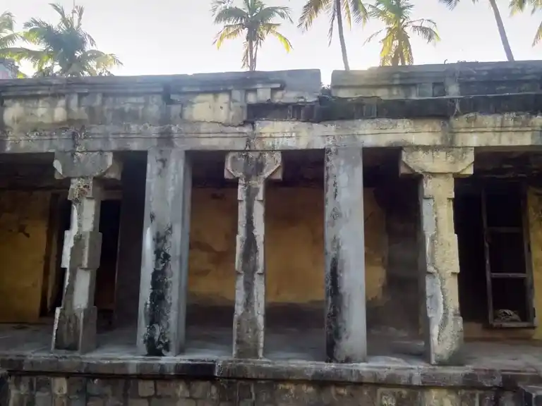 Arulmigu Valapuranathar Temple, Melaperumpallam - 609107 அருள்மிகு வலம்புரநாதர் சுவாமி திருக்கோயில், Melaperumpallam - 609107, Mayiladuthurai - Ancient Temple Architecture and History Image 2