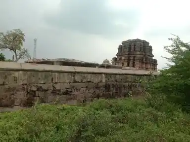 Arulmigu Valarmatheeswarar Temple, Neerpazhani, Iluppur Taluk - 621316 அருள்மிகு வளர்மதீஸ்வரர் திருக்கோயில், நீர்பழனி, இலுப்பூர் வட்டம் - 621316, Pudukkottai - Ancient Temple Architecture and History Image 3