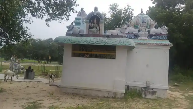 Arulmigu Valathaadi Ayyanar Temple, Valathaadipatti - 622504 அருள்மிகு வளதாடிஅய்யனார் திருக்கோயில், Valathaadipatti - 622504, Pudukkottai - Ancient Temple Architecture and History Image 2