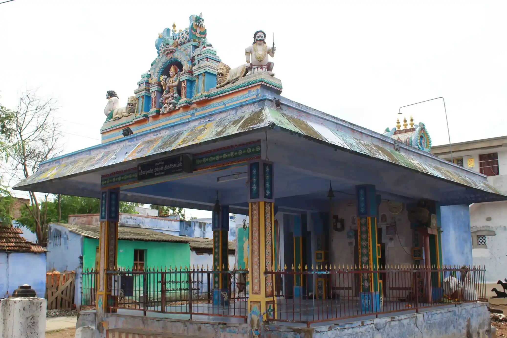 Arulmigu Valavanthamman Temple, Street End, Mela Karaieruppu - 627357 அருள்மிகு வாழவந்தம்மன் திருக்கோயில், Street End, மேலகரையிருப்பு - 627357, Tirunelveli - Ancient Temple Architecture and History Image 2