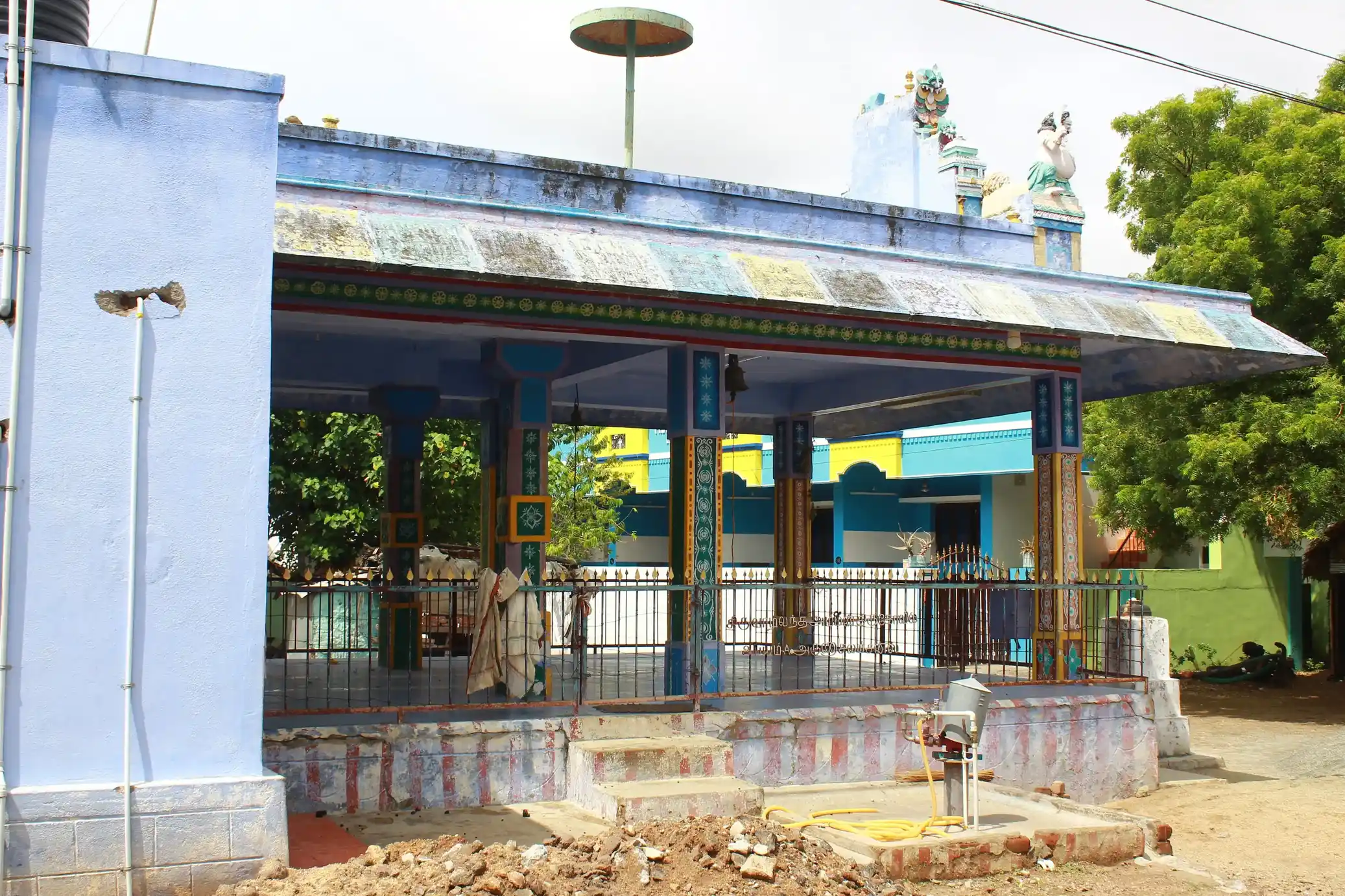 Arulmigu Valavanthamman Temple, Street End, Mela Karaieruppu - 627357 அருள்மிகு வாழவந்தம்மன் திருக்கோயில், Street End, மேலகரையிருப்பு - 627357, Tirunelveli - Ancient Temple Architecture and History Image 4