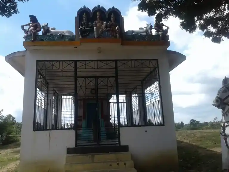 Arulmigu Valavasi Ayyanar Temple, Kulathukarai, Ettivalyal - 614723 அருள்மிகு வனவாசி அய்யனார் திருக்கோயில், Kulathukarai, Ettivalyal - 614723, Thanjavur - Ancient Temple Architecture and History Image 2