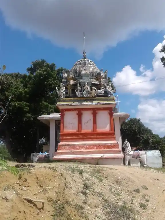 Arulmigu Valavasi Ayyanar Temple, Kulathukarai, Ettivalyal - 614723 அருள்மிகு வனவாசி அய்யனார் திருக்கோயில், Kulathukarai, Ettivalyal - 614723, Thanjavur - Ancient Temple Architecture and History Image 3