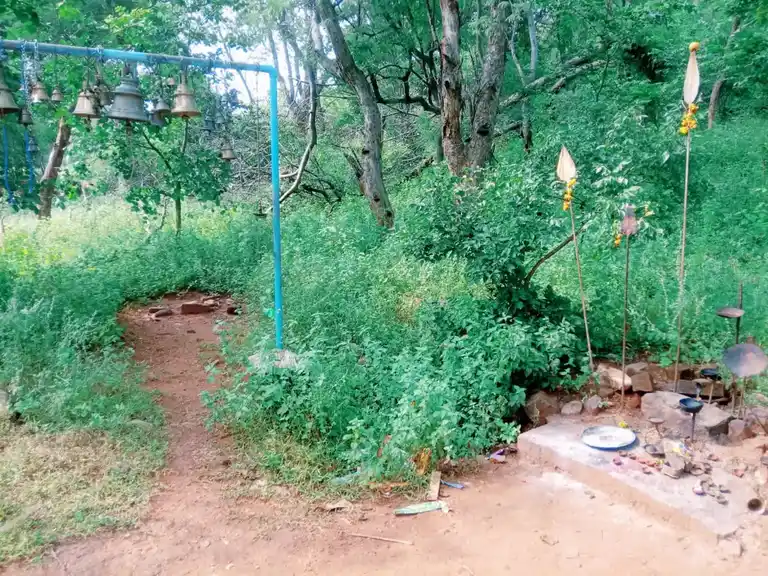 Arulmigu Valladikara Swamy And Veppangkudai Kannimaar Temple, Kudakipatti - 624401 அருள்மிகு வல்லடிக்காரசாமி மற்றும் வேப்பங்குடைகன்னிமார் திருக்கோயில், Kudakipatti - 624401, Dindigul - Ancient Temple Architecture and History Image 12