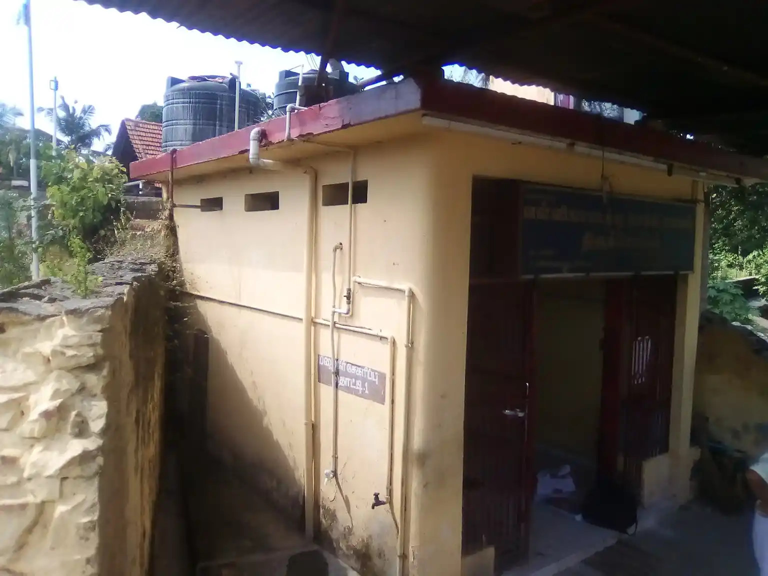 Arulmigu Valliyamadathu Esakiyamman Temple, Ozhukinacherry - 627001 அருள்மிகு வள்ளியாமடத்து இசக்கியம்மன் திருக்கோயில், Ozhukinacherry - 627001, Kanyakumari - Ancient Temple Architecture and History Image 2