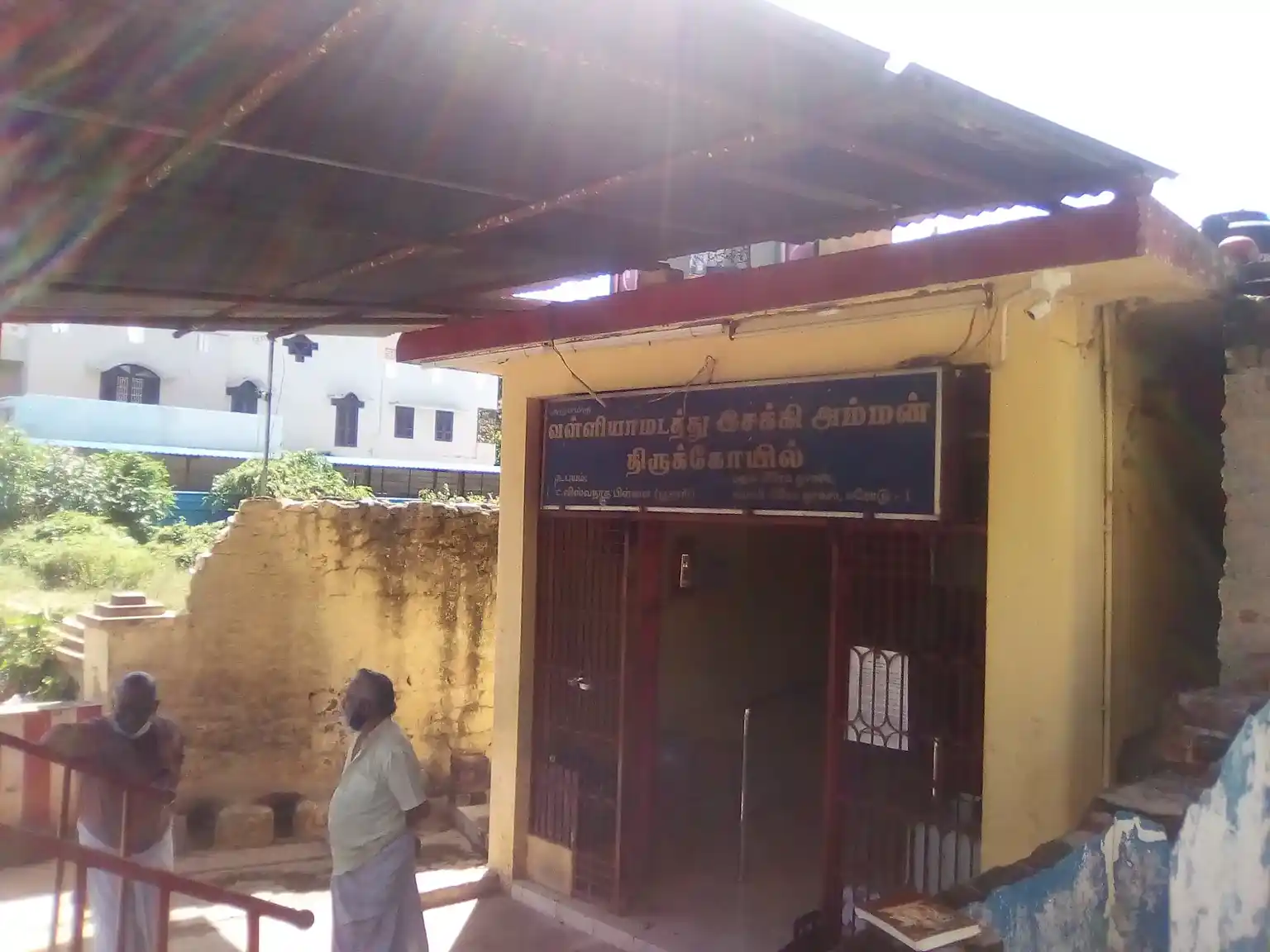 Arulmigu Valliyamadathu Esakiyamman Temple, Ozhukinacherry - 627001 அருள்மிகு வள்ளியாமடத்து இசக்கியம்மன் திருக்கோயில், Ozhukinacherry - 627001, Kanyakumari - Ancient Temple Architecture and History Image 3