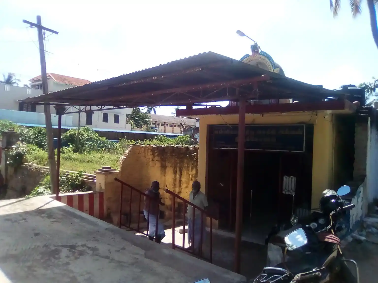 Arulmigu Valliyamadathu Esakiyamman Temple, Ozhukinacherry - 627001 அருள்மிகு வள்ளியாமடத்து இசக்கியம்மன் திருக்கோயில், Ozhukinacherry - 627001, Kanyakumari - Ancient Temple Architecture and History Image 4