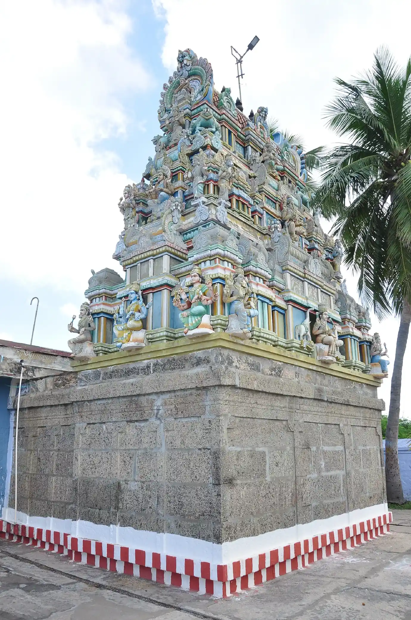 Arulmigu Vanathayi Amman Temple, Thiruppanjilithiruppanjeeli, Thiruppanjeeli - 621005 அருள்மிகு வனத்தாய் அம்மன் திருக்கோயில், திருப்பைஞ்ஞீலி, திருப்பைஞ்ஞீலி - 621005, Thiruchirappalli - Ancient Temple Architecture and History Image 6