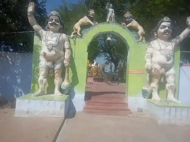 Arulmigu Vandikarruppansamy Temple, Ayalur, Thangamapatty - 624802 அருள்மிகு வண்டி கருப்பணசாமி திருக்கோயில், அயலூர், தங்கமபட்டி - 624802, Dindigul - Ancient Temple Architecture and History Image 4