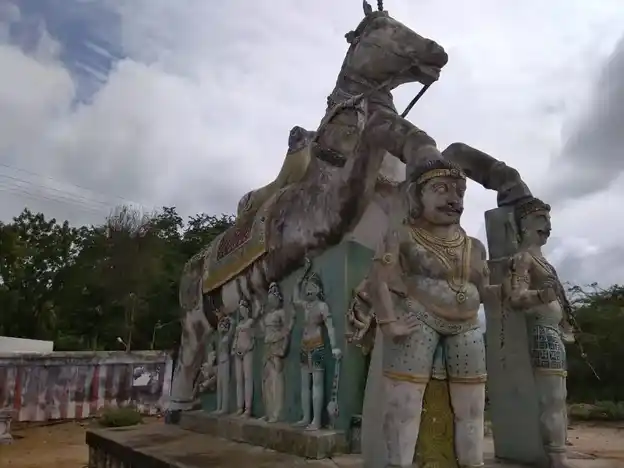 Arulmigu Vannamayuramudaiya Iyanar Temple, T.Pudukottai - 630702 அருள்மிகு வண்ணமயூரமுடையஅய்யனார் திருக்கோயில், T.Pudukottai - 630702, Sivagangai - Ancient Temple Architecture and History Image 3