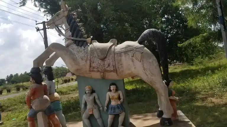 Arulmigu Vannamudaiya Ayyanar Temple, Kuzhalampatti - 621305 Arulmigu Vannamudaiya ayyanar Temple, Kuzhalampatti - 621305, Thiruchirappalli - Ancient Temple Architecture and History Image 5