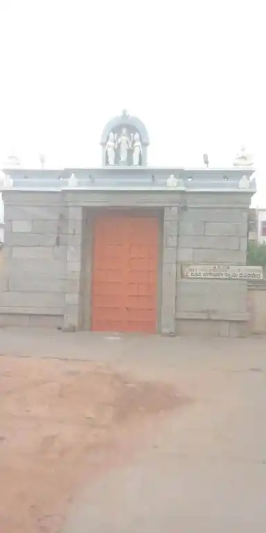 Arulmigu Varadanarayana Perumal Temple, Copratar Bank, Pallipet - 631207 அருள்மிகு வரதநாராயணப்பெருமாள் திருக்கோயில், Copratar Bank, Pallipet - 631207, Tiruvallur - Ancient Temple Architecture and History Image 3