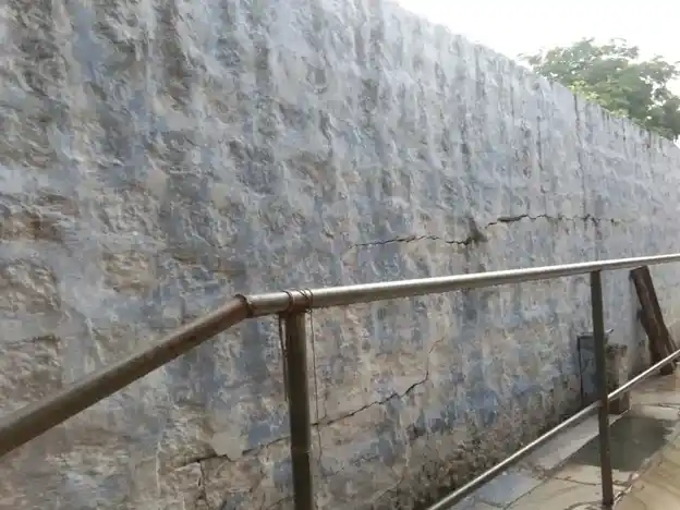 Arulmigu Varadaraja Perumal Temple, Jak Agraharam, Arcot - 632503 அருள்மிகு வரதராஜ பெருமாள் திருக்கோயில், ஜாக் அக்ரஹாரம், ஆற்காடு - 632503, Ranipet - Ancient Temple Architecture and History Image 2