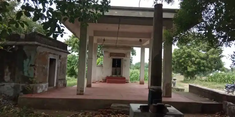 Arulmigu Varadaraja Perumal Temple, Marudanvalvu Naraikinaru - 628302 அருள்மிகு வரதராஜப் பெருமாள் திருக்கோயில், Marudanvalvu Naraikinaru - 628302, Thoothukudi - Ancient Temple Architecture and History Image 2