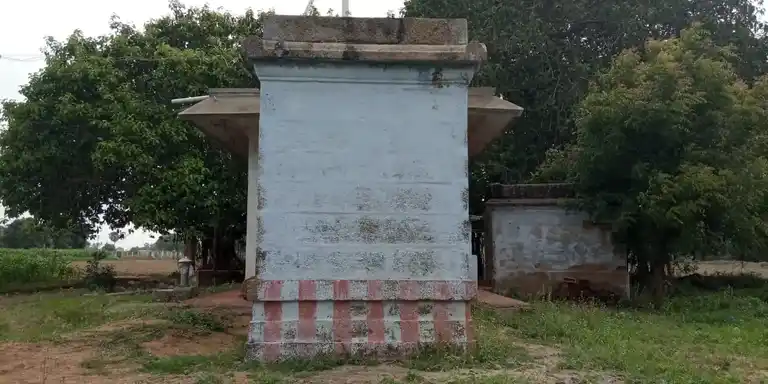 Arulmigu Varadaraja Perumal Temple, Marudanvalvu Naraikinaru - 628302 அருள்மிகு வரதராஜப் பெருமாள் திருக்கோயில், Marudanvalvu Naraikinaru - 628302, Thoothukudi - Ancient Temple Architecture and History Image 4