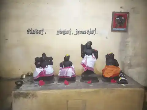 Arulmigu Varadaraja Perumal Temple, Thingalur - 613204 அருள்மிகு வரதராஜப்பெருமாள் திருக்கோயில், Thingalur - 613204, Thanjavur - Ancient Temple Architecture and History Image 4