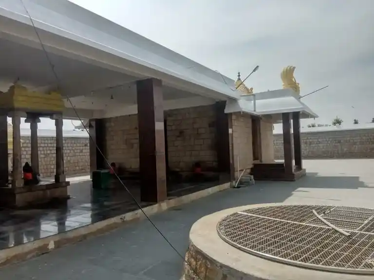 Arulmigu Varadaraja Perumal Temple, Thuthipalayam, Kuthanatham - 637503 அருள்மிகு வரதராஜப்பெருமாள் திருக்கோயில், Thuthipalayam, Kuthanatham - 637503, Namakkal - Ancient Temple Architecture and History Image 3