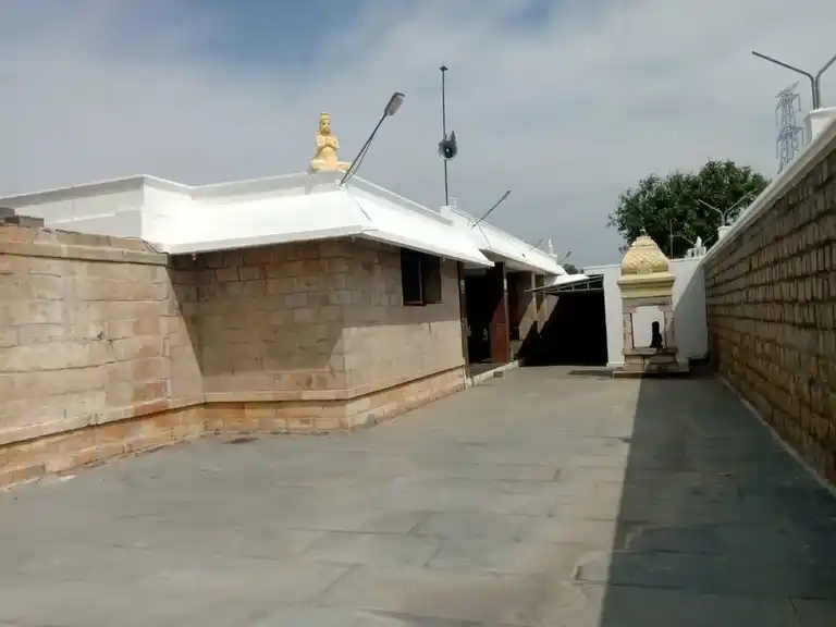 Arulmigu Varadaraja Perumal Temple, Thuthipalayam, Kuthanatham - 637503 அருள்மிகு வரதராஜப்பெருமாள் திருக்கோயில், Thuthipalayam, Kuthanatham - 637503, Namakkal - Ancient Temple Architecture and History Image 5