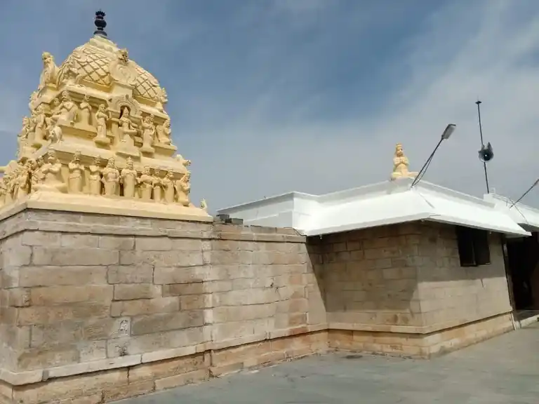Arulmigu Varadaraja Perumal Temple, Thuthipalayam, Kuthanatham - 637503 அருள்மிகு வரதராஜப்பெருமாள் திருக்கோயில், Thuthipalayam, Kuthanatham - 637503, Namakkal - Ancient Temple Architecture and History Image 7