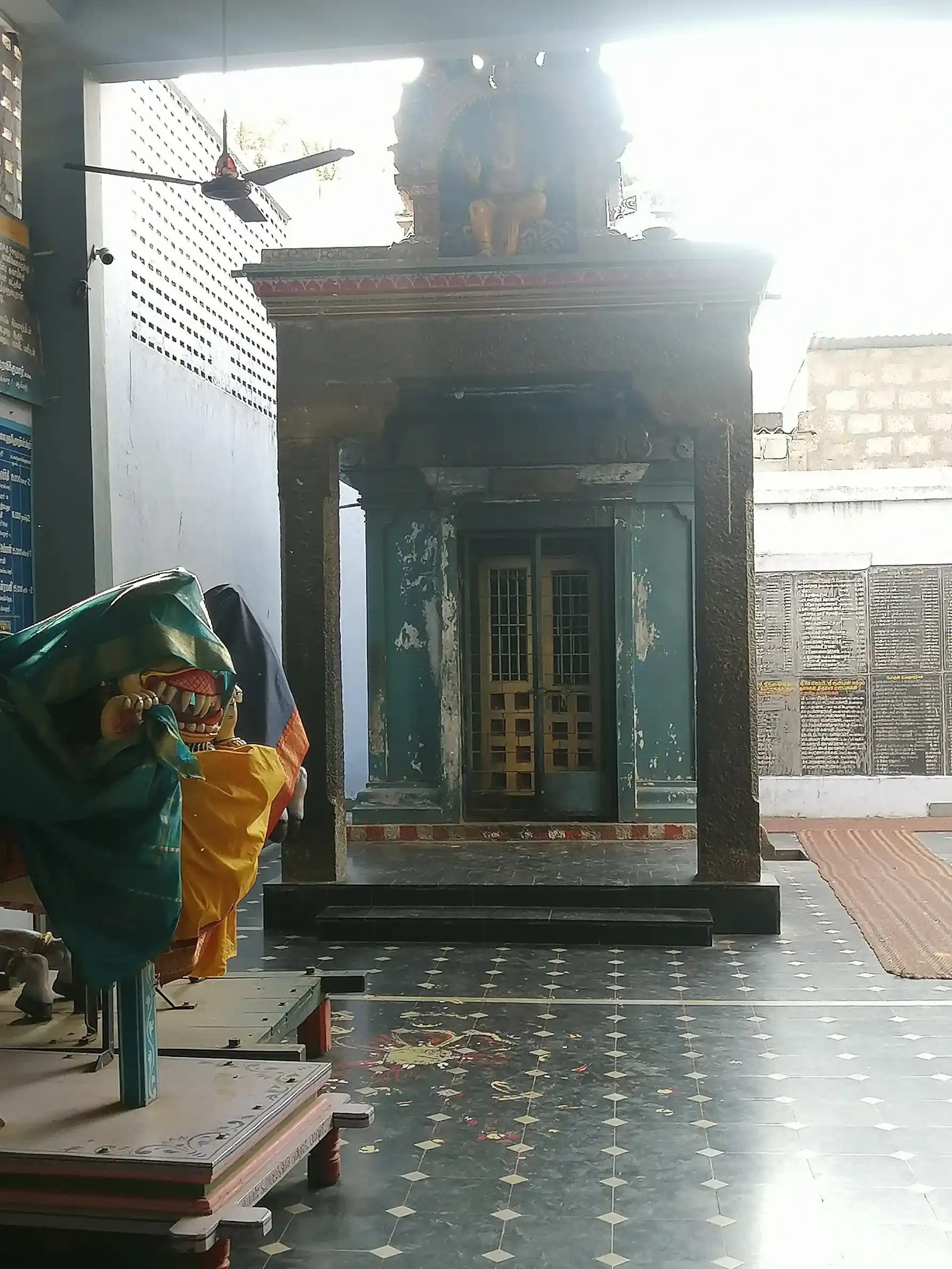 Arulmigu Varadaraja Perumal Temple, Velapadi, Vellore - 632001 அருள்மிகு வரதராஜப் பெருமாள் திருக்கோயில், வேலப்பாடி, வேலூர் - 632001, Vellore - Ancient Temple Architecture and History Image 3