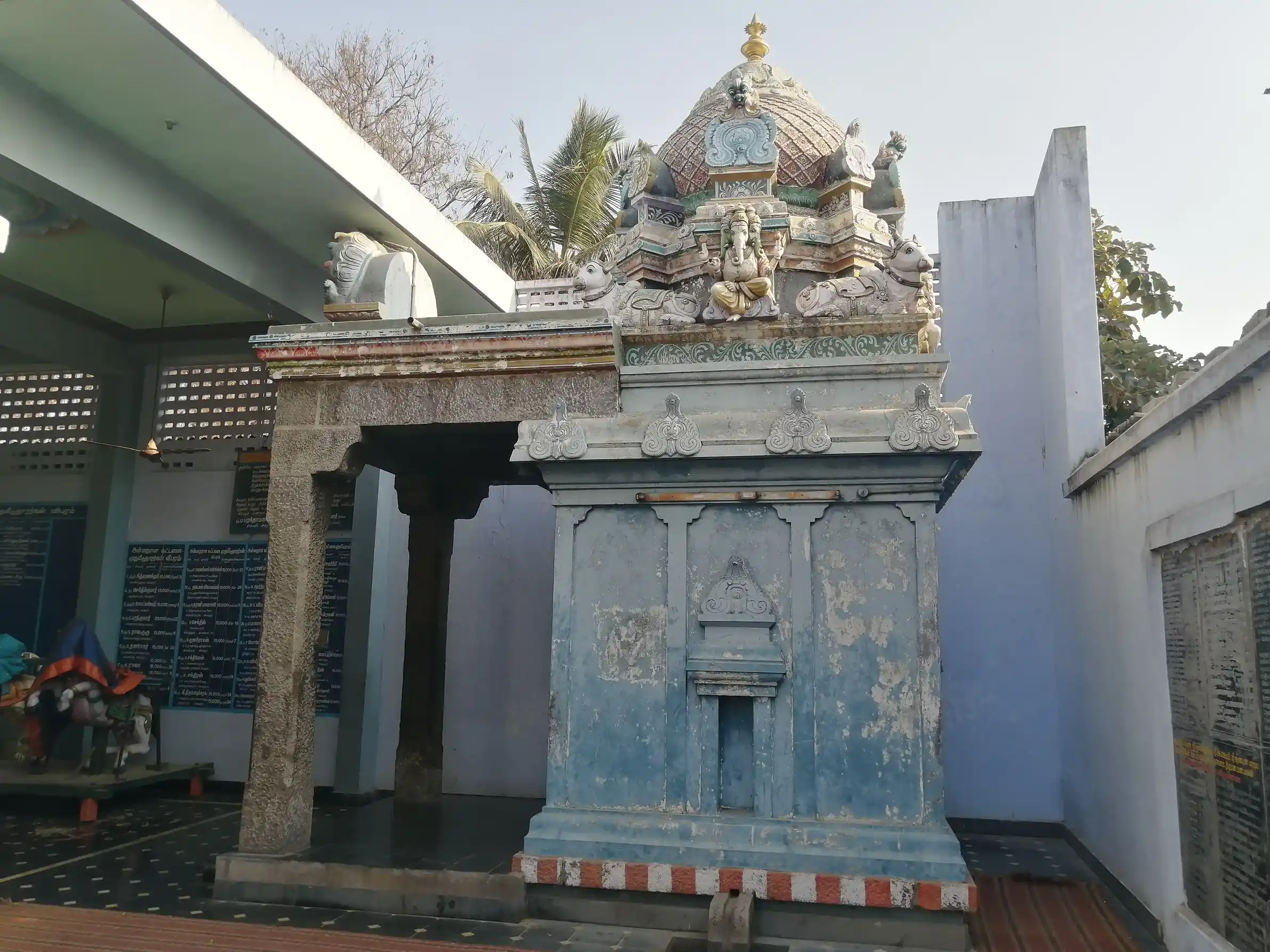 Arulmigu Varadaraja Perumal Temple, Velapadi, Vellore - 632001 அருள்மிகு வரதராஜப் பெருமாள் திருக்கோயில், வேலப்பாடி, வேலூர் - 632001, Vellore - Ancient Temple Architecture and History Image 4