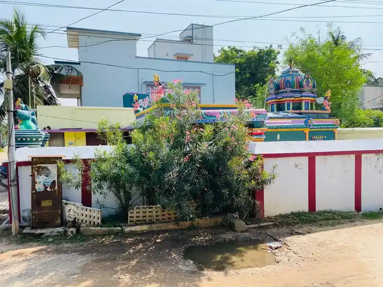 Arulmigu Varadarajaperumal Temple, Centre Of The Village, Pazhaverkadu - 601205 அருள்மிகு வரதராஜப்பெருமாள் திருக்கோயில், Centre Of The Village, Pazhaverkadu - 601205, Tiruvallur - Ancient Temple Architecture and History Image 2