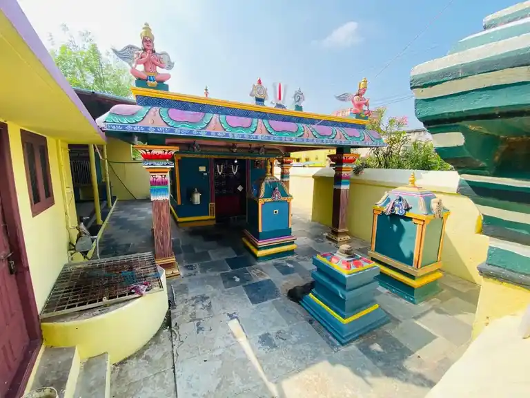 Arulmigu Varadarajaperumal Temple, Centre Of The Village, Pazhaverkadu - 601205 அருள்மிகு வரதராஜப்பெருமாள் திருக்கோயில், Centre Of The Village, Pazhaverkadu - 601205, Tiruvallur - Ancient Temple Architecture and History Image 3