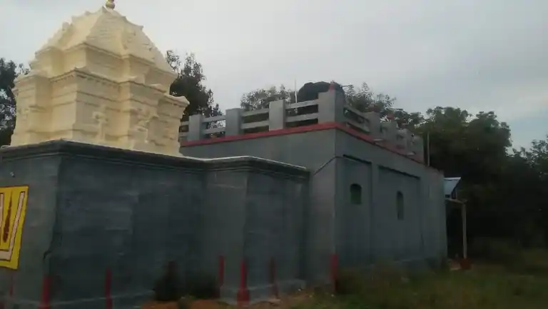 Arulmigu Varadarajaperumal Temple, Vengipalayam, Sankagiri - 637304 Arulmigu Varadarajaperumal Temple, Vengipalayam, Sankagiri - 637304, Salem - Ancient Temple Architecture and History Image 4