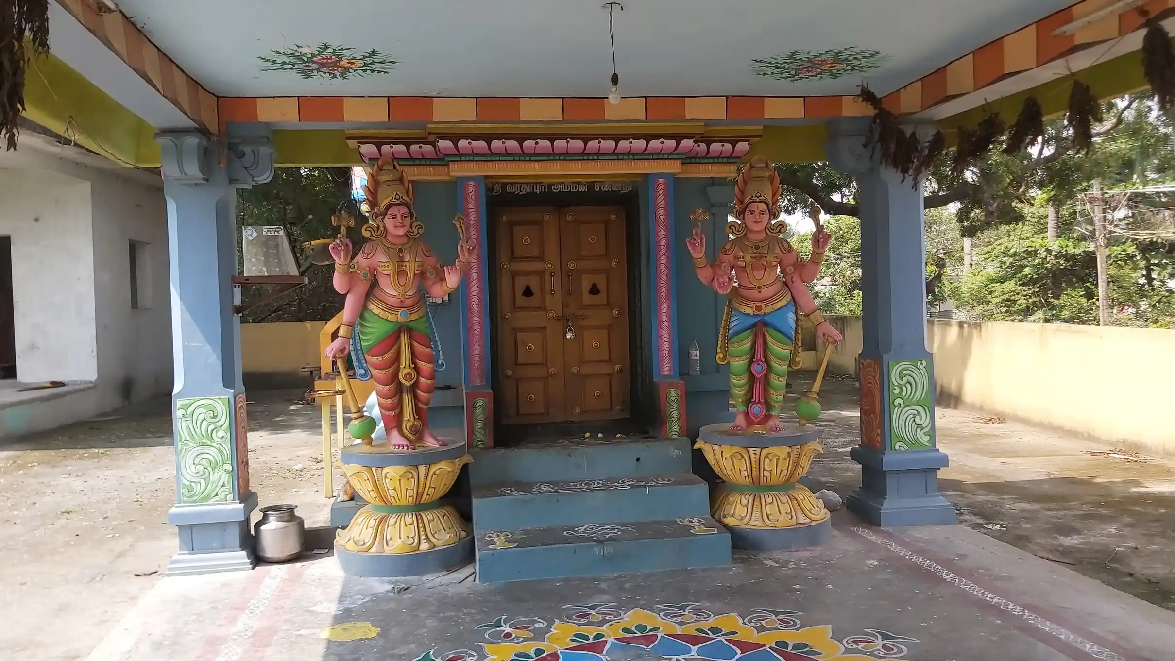 Arulmigu Varadhapuriyamman Temple, Erumaiyur - 601301 அருள்மிகு வரதாபுரியம்மன் திருக்கோயில், Erumaiyur - 601301, Kancheepuram - Ancient Temple Architecture and History Image 2