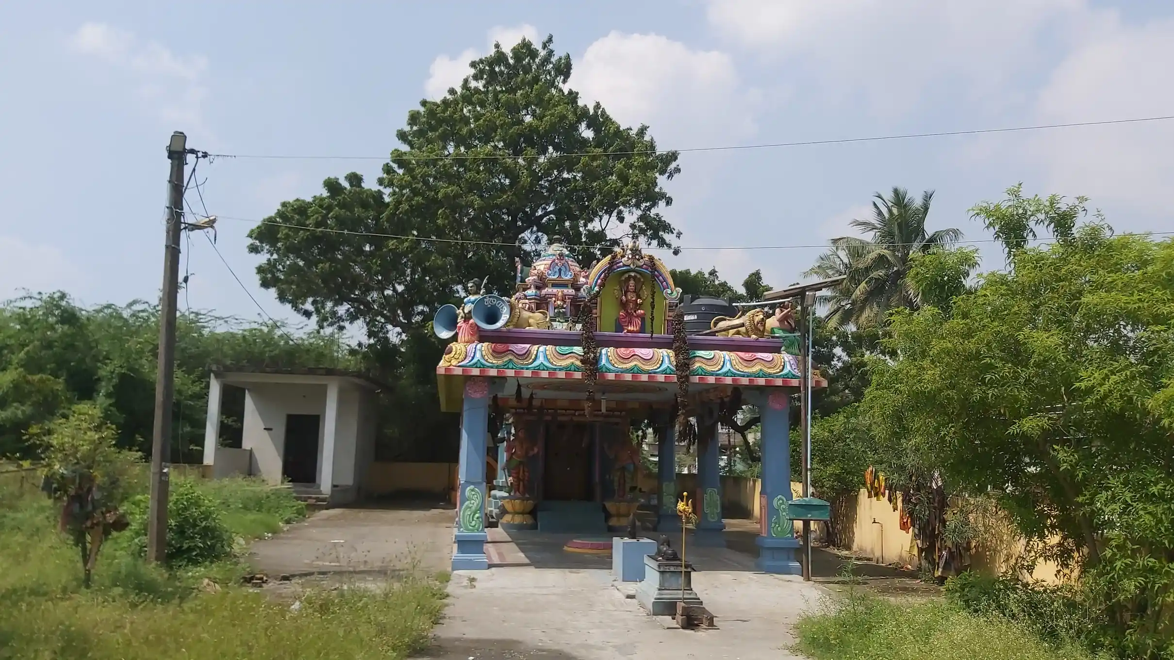 Arulmigu Varadhapuriyamman Temple, Erumaiyur - 601301 அருள்மிகு வரதாபுரியம்மன் திருக்கோயில், Erumaiyur - 601301, Kancheepuram - Ancient Temple Architecture and History Image 3