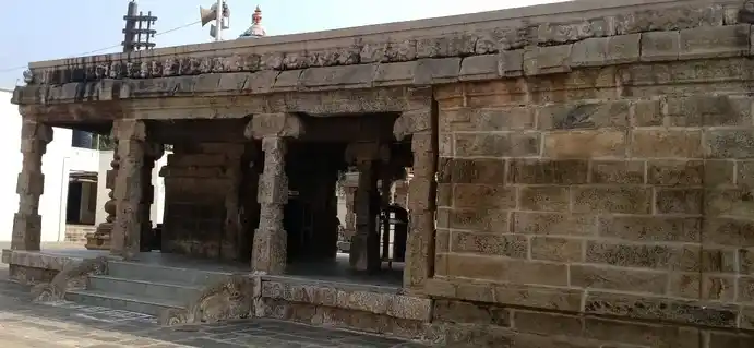 Arulmigu Varadharaja Perumal Temple, Balasamuthiram - 624610 அருள்மிகு அகோபில வரதராஜ பெருமாள் திருக்கோயில், பாலசமுத்திரம் - 624610, Dindigul - Ancient Temple Architecture and History Image 3