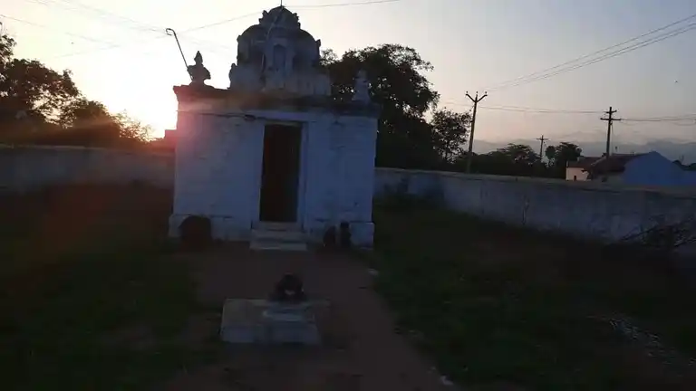 Arulmigu Varadharaja Perumal Temple, Chinnakallipatti - 641302 அருள்மிகு வரதராஜப்பெருமாள் திருக்கோயில், Chinnakallipatti - 641302, Coimbatore - Ancient Temple Architecture and History Image 4
