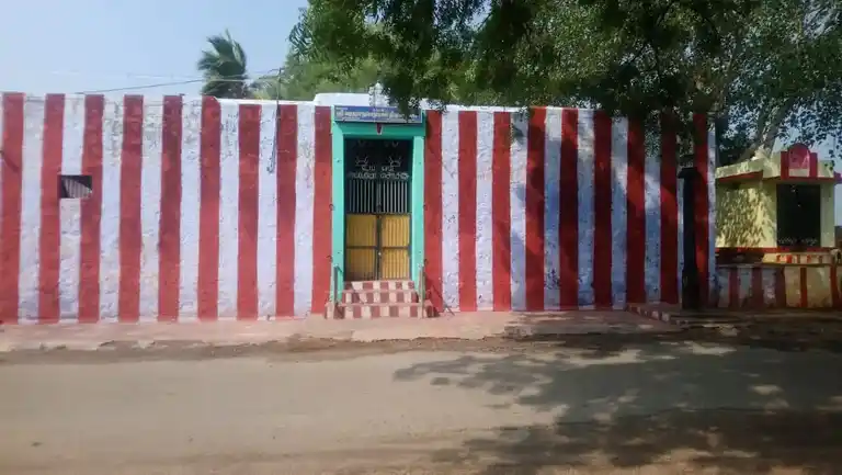 Arulmigu Varadharaja Perumal Temple, Jameenthevar Kulam - 628502 அருள்மிகு வரதராஜபெருமாள் திருக்கோயில், Jameenthevar Kulam - 628502, Thoothukudi - Ancient Temple Architecture and History Image 2