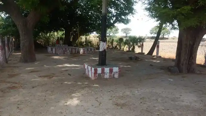 Arulmigu Varadharaja Perumal Temple, Katthalampatti - 628911 அருள்மிகு வரதராஜப்பெருமாள் திருக்கோயில், Katthalampatti - 628911, Thoothukudi - Ancient Temple Architecture and History Image 2