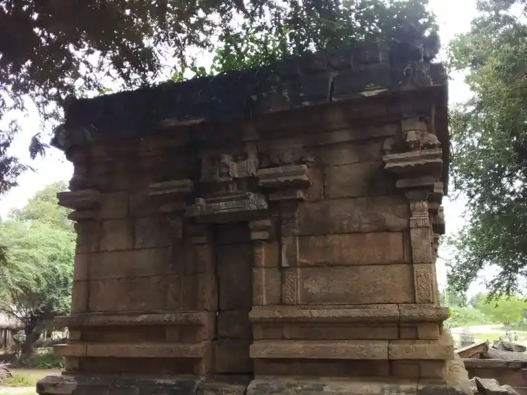 Arulmigu Varadharaja Perumal Temple, Keelathaniyam - 622002 அருள்மிகு வரதராஜப்பெருமாள் திருக்கோயில், Keelathaniyam - 622002, Pudukkottai - Ancient Temple Architecture and History Image 2
