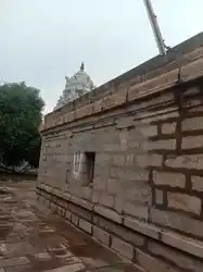 Arulmigu Varadharaja Perumal Temple, Kiliyanallur, Mannachanallur - 621216 அருள்மிகு வரதராஜப்பெருமாள் திருக்கோயில், கிளியநல்லூர், கிராமம் - 621216, Thiruchirappalli - Ancient Temple Architecture and History Image 4