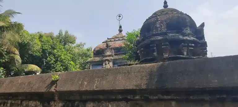 Arulmigu Varadharaja Perumal Temple, Manalmedu - 609201 அருள்மிகு வரதராஜபெருமாள் திருக்கோயில், Manalmedu - 609201, Mayiladuthurai - Ancient Temple Architecture and History Image 3