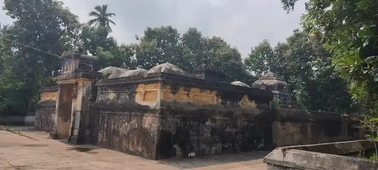 Arulmigu Varadharaja Perumal Temple, Manalmedu - 609201 அருள்மிகு வரதராஜபெருமாள் திருக்கோயில், Manalmedu - 609201, Mayiladuthurai - Ancient Temple Architecture and History Image 5