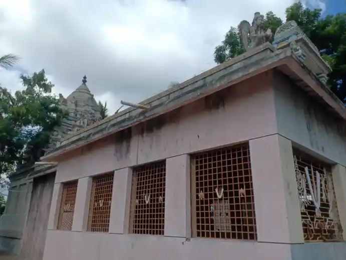 Arulmigu Varadharaja Perumal Temple, Manampoondi - 605759 அருள்மிகு வரதராஜப்பெருமாள் திருக்கோயில், Manampoondi - 605759, Viluppuram - Ancient Temple Architecture and History Image 4