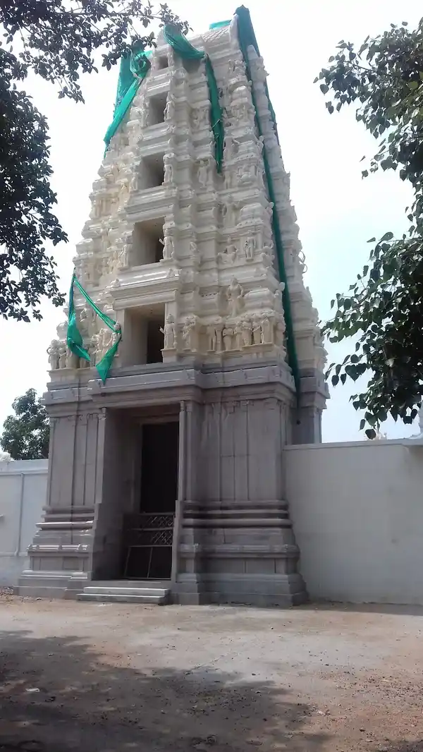 Arulmigu Varadharaja Perumal Temple, Muthuramalingapuram - 626001 அருள்மிகு வரதராசப்பெருமாள் திருக்கோயில், Muthuramalingapuram - 626001, Virudhunagar - Ancient Temple Architecture and History Image 2