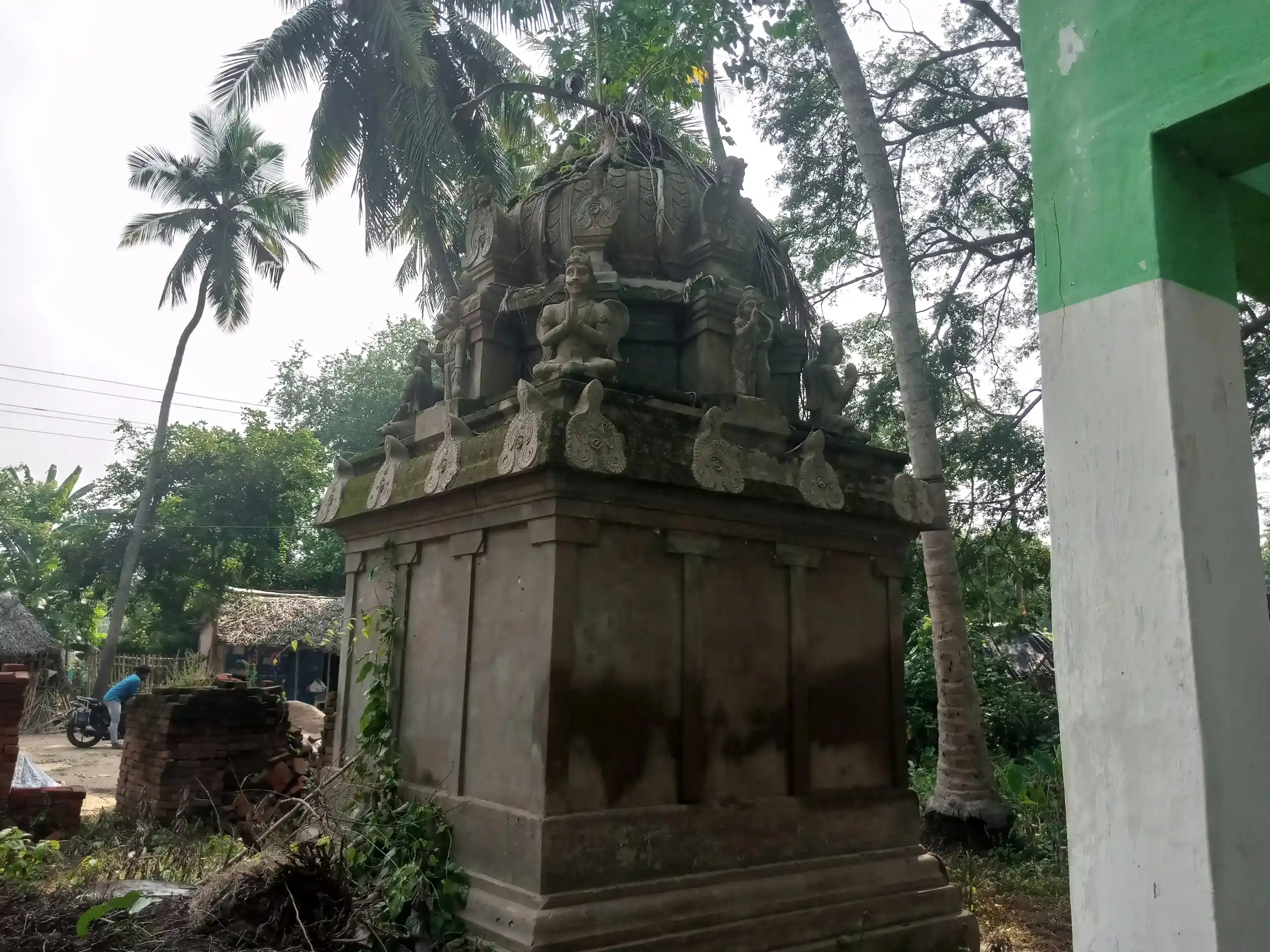 Arulmigu Varadharaja Perumal Temple, Sangamangalam - 609403 அருள்மிகு வரதராஜபொருமாள் திருக்கோயில், Sangamangalam - 609403, Thiruvarur - Ancient Temple Architecture and History Image 4