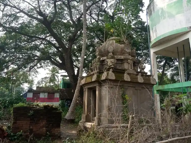 Arulmigu Varadharaja Perumal Temple, Sangamangalam - 609403 அருள்மிகு வரதராஜபொருமாள் திருக்கோயில், Sangamangalam - 609403, Thiruvarur - Ancient Temple Architecture and History Image 5