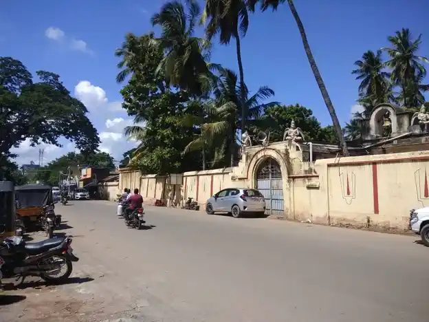 Arulmigu Varadharaja Perumal Temple, Thirupathiripuliyur, Cuddalore - 607002 அருள்மிகு வரதராஜப்பெருமாள் திருக்கோயில், திருப்பாதிரிப்புலியூர், கடலூர் - 607002, Cuddalore - Ancient Temple Architecture and History Image 2