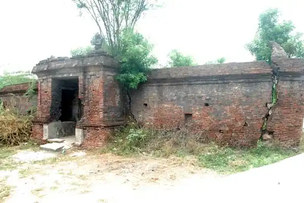 Arulmigu Varadharaja Perumal Temple, Veeranatham - 608303 அருள்மிகு வரதராஜப் பெருமாள் திருக்கோயில், Veeranatham - 608303, Cuddalore - Ancient Temple Architecture and History Image 2