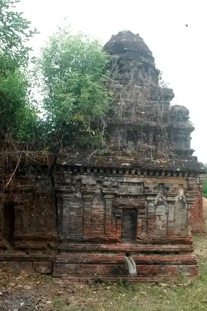 Arulmigu Varadharaja Perumal Temple, Veeranatham - 608303 அருள்மிகு வரதராஜப் பெருமாள் திருக்கோயில், Veeranatham - 608303, Cuddalore - Ancient Temple Architecture and History Image 3