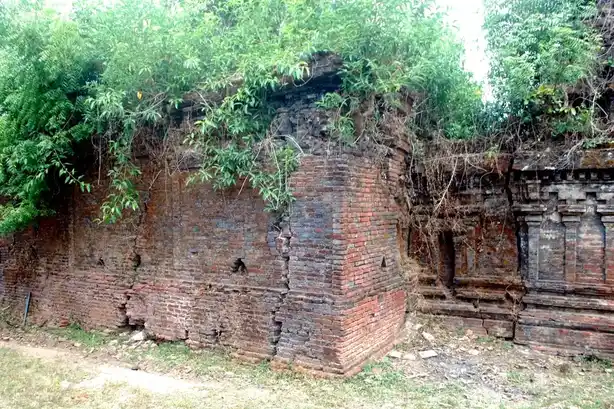 Arulmigu Varadharaja Perumal Temple, Veeranatham - 608303 அருள்மிகு வரதராஜப் பெருமாள் திருக்கோயில், Veeranatham - 608303, Cuddalore - Ancient Temple Architecture and History Image 4